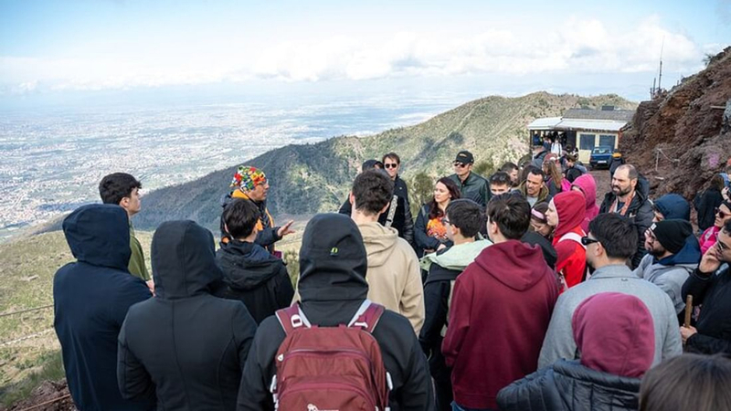 Pompeii and Vesuvius tour with lunch from Sorrento rA6wZjxO