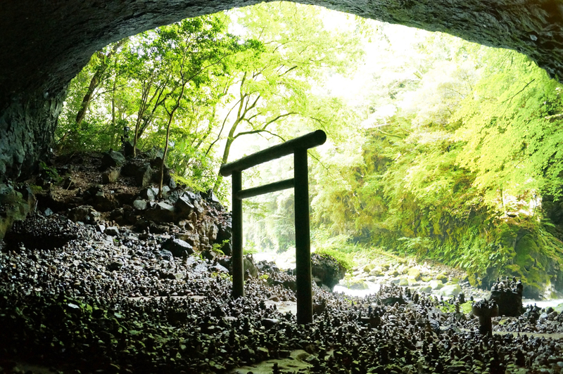 One-day trip to Kyushu Miyazaki: Kamishikimi Kumanoza Shrine & Takachiho Gorge & Ama-no-Iwato Shrine & Ama-no-Yasugawara (Departure from Fukuoka, including a special lunch) pMby8f5Y