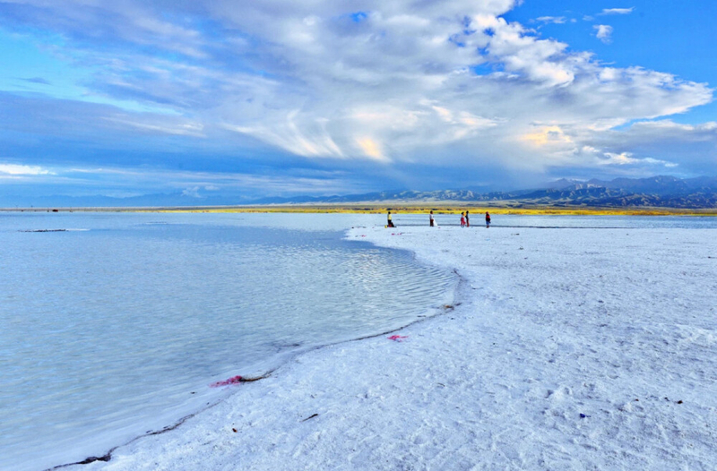 Xining Riyue Mountain + Qinghai Lake + Chaka Salt Lake One Day Tour (Chinese/English Speaking Guide + Private Chartered Car) 2pCQBCGo