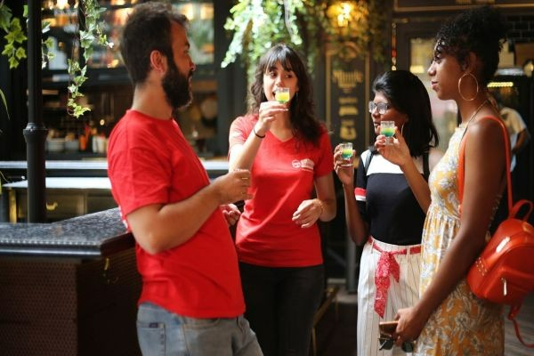 Athens highlights, drinks, and Meze delights night walking tour Pxhxow8a