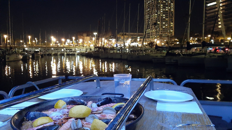 Evening Cruise with Dinner and Drinks in Barcelona IDtAXQUX