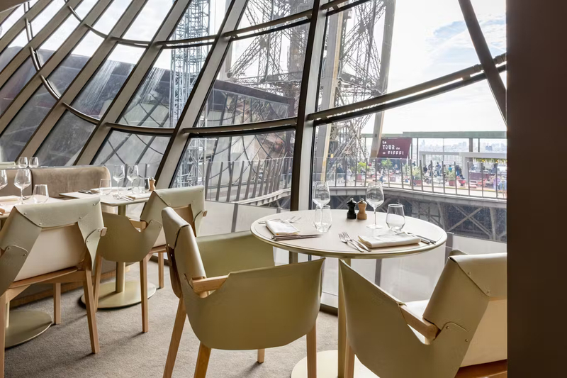 Eiffel Tower Dining Experience at Madame Brasserie Restaurant KV5WyrDl