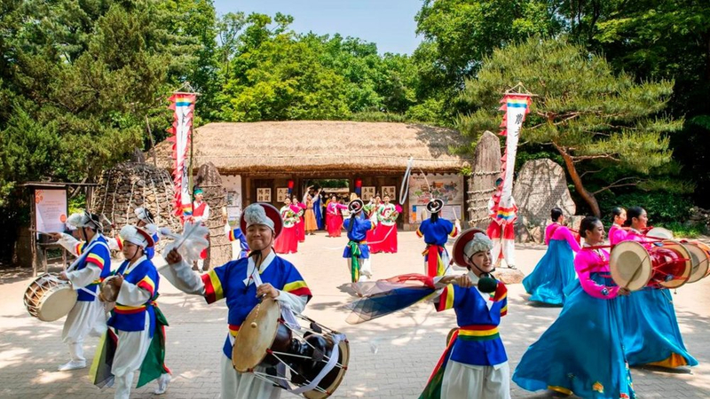 Suwon Hwaseong / Korean Folk Village / Starfield / Cave Tour TsOfU5Ei