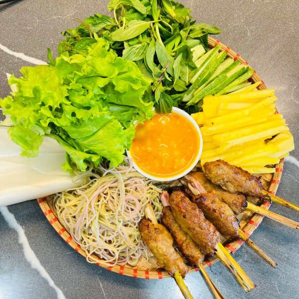 Hanoi Stroll & "Rolling" Street Food Walking Tour  QDuCa580