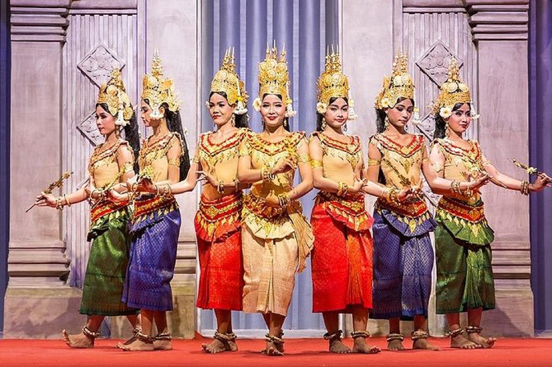 Apsara Dancing Show with Buffet Dinner and Hotel Transfers K3FhcES2