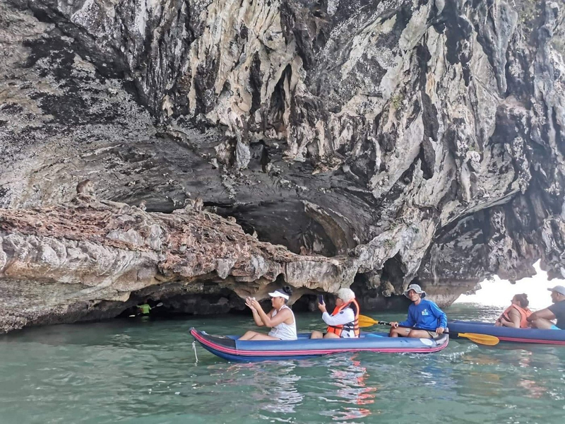 Join Tour Full Day Trip to Phi Phi Island - Maya Bay - Khai Island by Speedboat with VIP Treat with Lunch 0JfLOBX9
