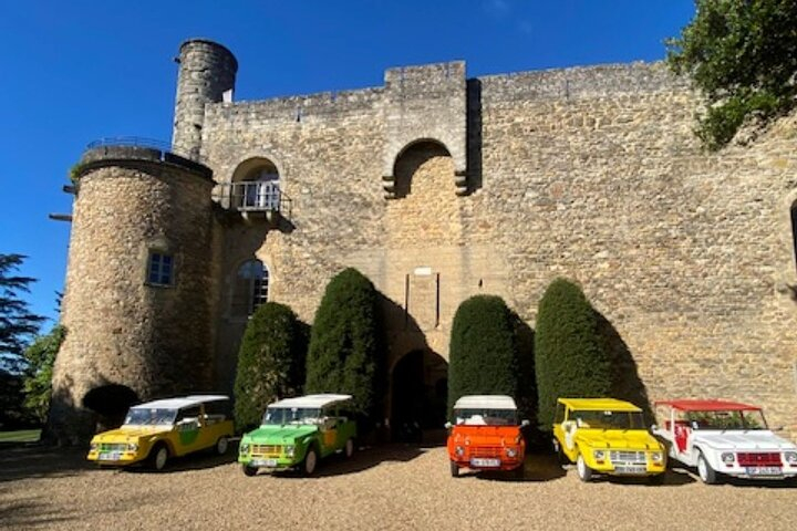 Discover La Provence, with a self driving vintage car. mUCVTQBM