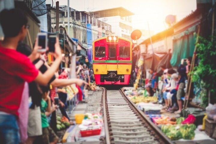 Amphawa Floating Market and Maeklong Railway Private Afternoon Tour from Hua Hin mBv55ZIF