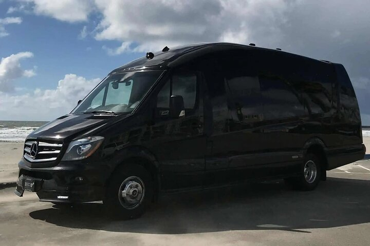 Cookeville Christmas Lights Luxury Tour in the RoadStallion gs2bhTPv