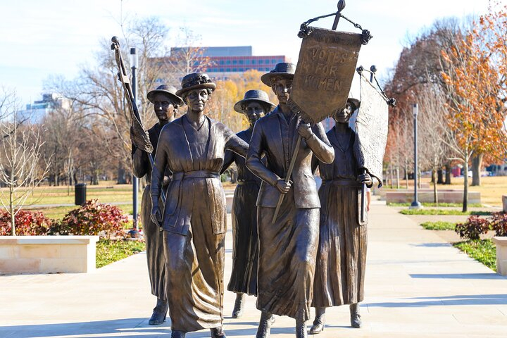 Trailblazing Women of Nashville: Arts, Activism, and Achievement Q6VTT4Jf