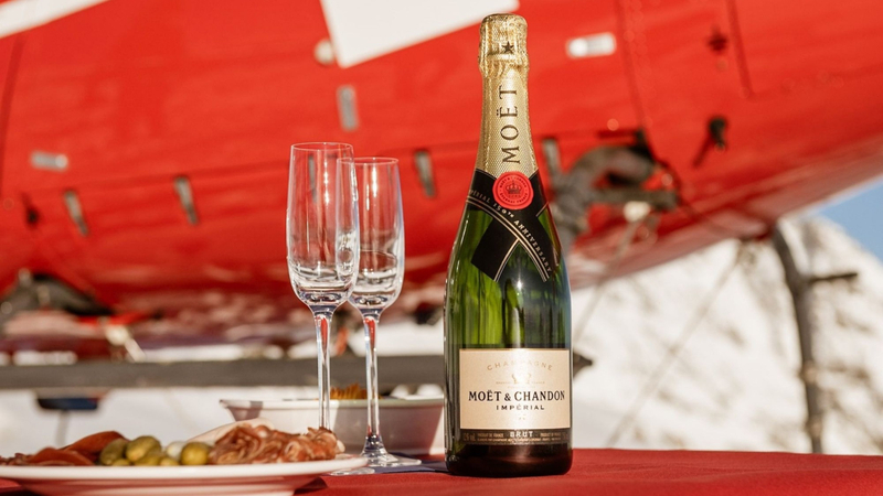 Helicopter flight over glaciers with aperitif from Interlaken JLgL0xsc