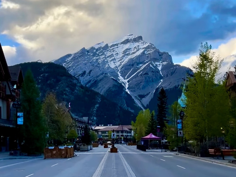 Turquoise Lakes and Hidden Canyons, A Banff Area Discovery Tour BPezPPpJ