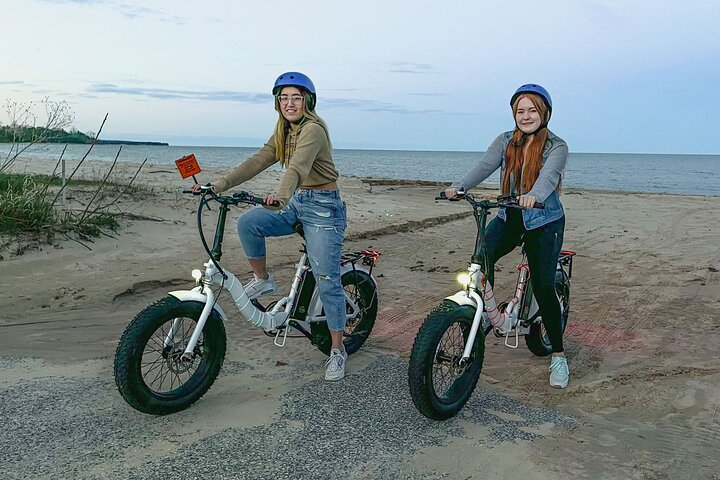 Cave Point and Whitefish Bay Dunes State Park Ebike Rental VYVoiXvV