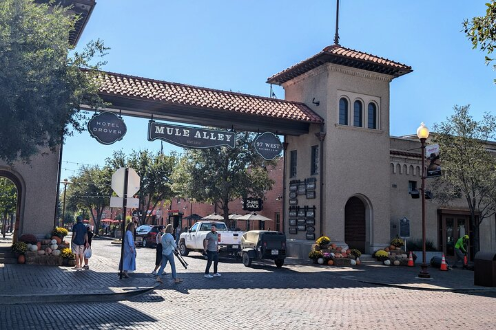 Fort Worth Stockyards Scavenger Hunt Walking Tour and Game F6QlMAtn