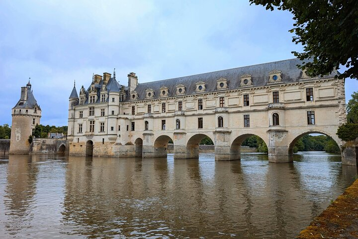 Discover the Loire Valley Castles and Wine Experience from Paris wS6Hi3cb