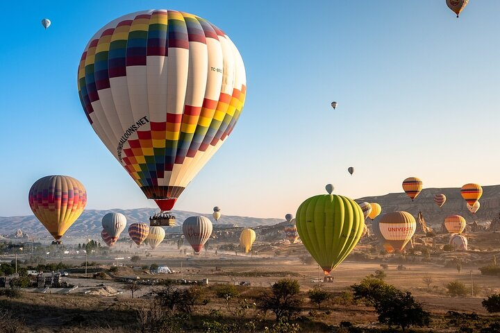 Sunrise Hot Air Balloon Flight Over Cappadocia myp2RnuQ