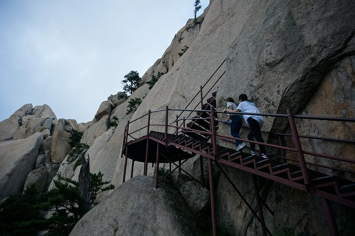 Seoraksan National Park Ulsanbawi Hiking from Seoul abc4dd5r