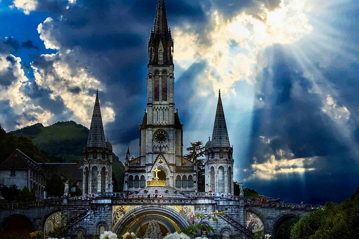 Biarritz: Exclusive Day to Lourdes ! BMM1VZDI