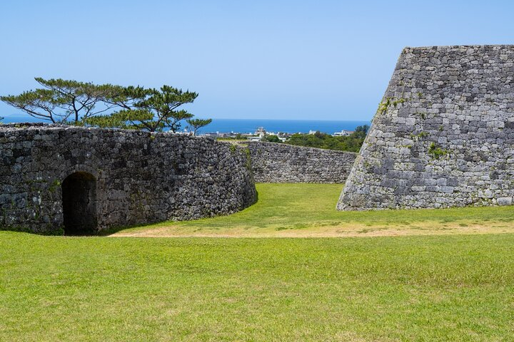 Okinawa: Zakimi Castle and Yuntanza Museum Heritage Tour Q7T2u5Pe