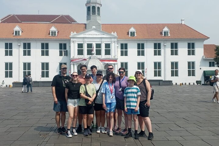 Jakarta Half Day Visit The Monument with Highlight City Tour LuKl4joM