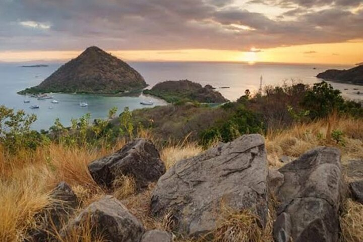 Labuan Night Get Ticket 3 Days 2 Night Labuan Bajo Komodo National Park Sunset Tour ...