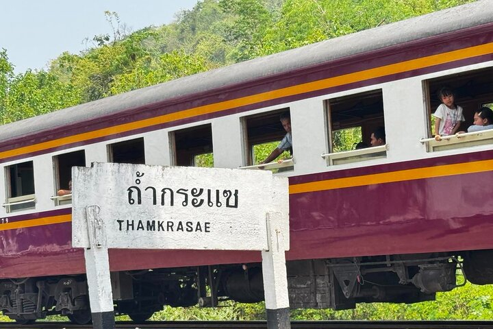 Kanchanaburi Erawan Waterfall and Train Along Death Railway Tour eEpMhZhf