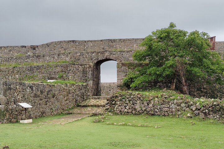 Okinawa: Nakagusuku Castle Views and Legends Tour 1.5h gxyLLLZr