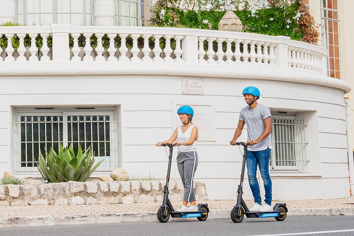 Electric scooter rental in Nice dC4JVEHv