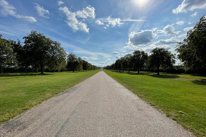 Royal Windsor Town Self Guided Walking Tour with an App fjKjXB65