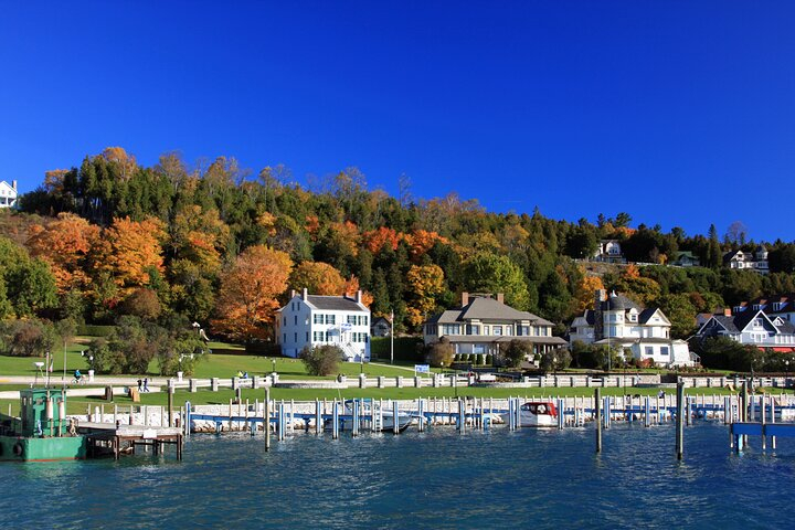  Scenic Mackinac Island: A Self-Guided Cycling Audio Tour DUqVL98C