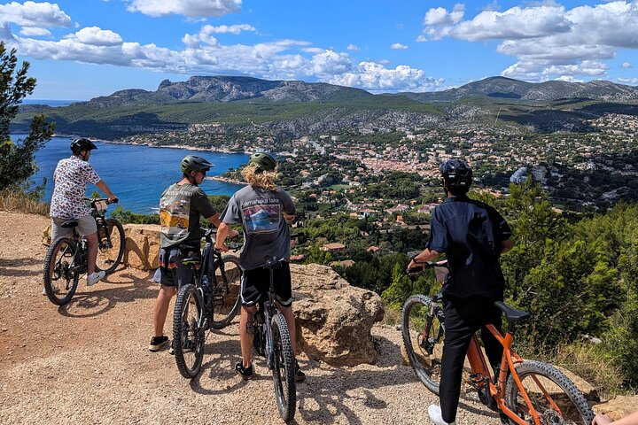 Electric Mountain Bike Rental with Virtual Guide in Cassis MCVvcrzk