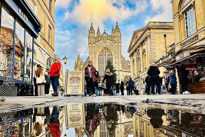Small Group smartphone Bath Walking Tour around Bath JnOZGhKB
