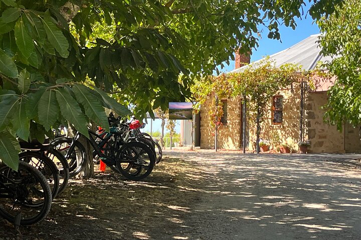 Adelaide Hills Nature Highlights Self-Guided e-Bike Tour  AJDUHHln