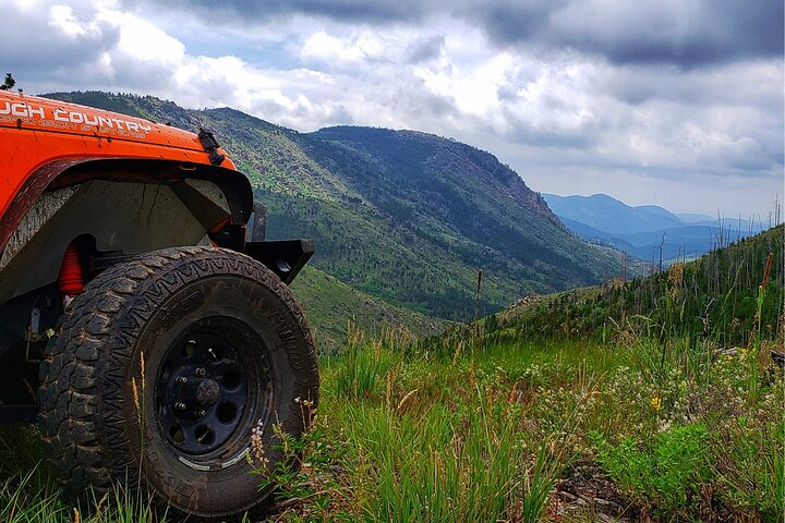 Jeep adventure in the Rocky Mountains 0nkVYCqS
