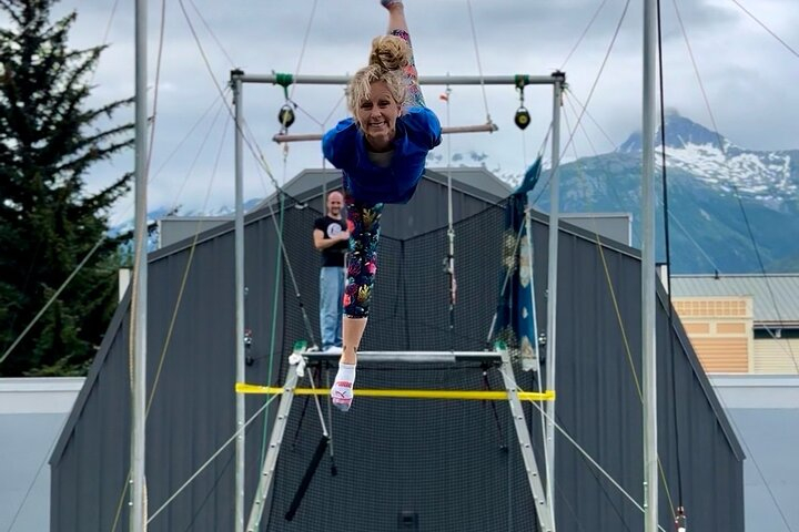 Skagway Flying Trapeze Historical and Swinging Adventure Prz36XKW