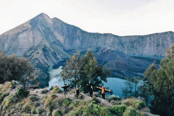 3D/2N Rinjani trekking summit,lake and hot springs. 4XKnSTM8