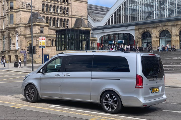 Magical Liverpool Beatles Tour  DZovLpXZ