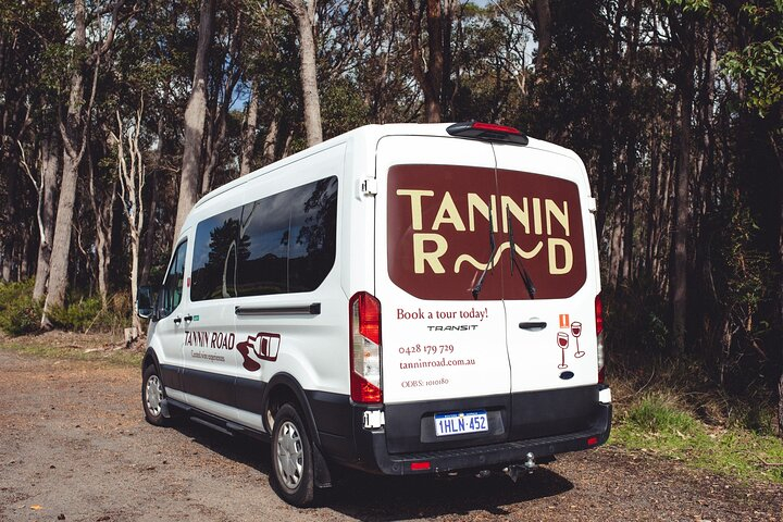 Premium Winery Tour with Tannin Road (Departs Dunsborough) Q4IVqk7z