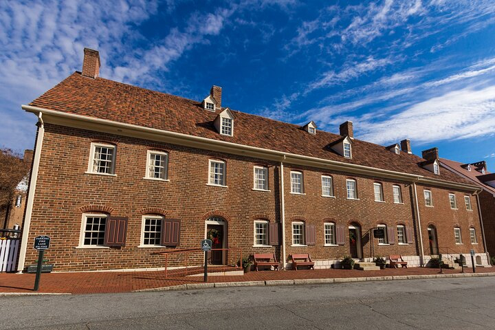 Old Salem's Ghost Self Guided Outside Walking Tour Z8i01wvh