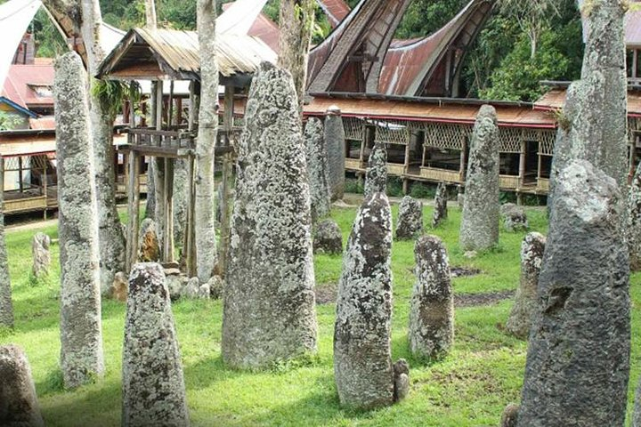 3 Days Tana Toraja from Makassar: Kete Kesu Village, Menhir to Funeral Burial cQ2nM0P9