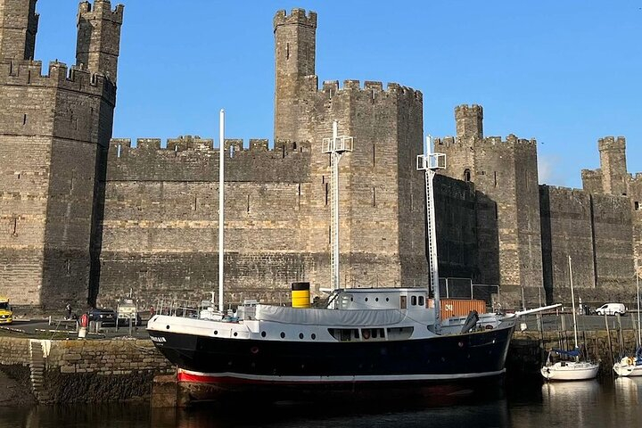 Caernarfon And Its Castle: A Self Guided Walking Tour hayRPeht