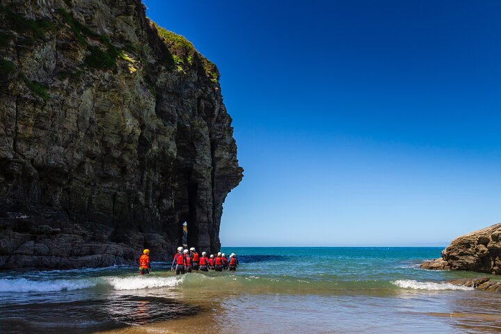 Coasteering Adventures in Bossiney Cove, Bude, and Cornwall Mjyy20tx