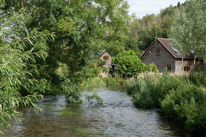 Explore Crystal Streams and Secret Valleys in Chiltern Hills TAM33num
