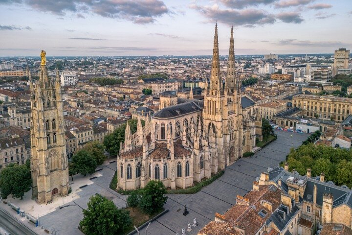 Bordeaux Self Guided Walking Tour with an APP Nj8lxtB6