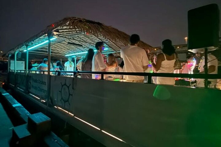 Portland City Lights and Tiki Nights 1 Hour River Cruise QjeDX6J8
