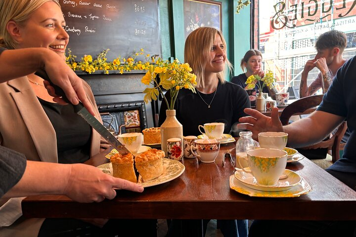 Wrexham Food and Drink Walking Tour fWBhidNd