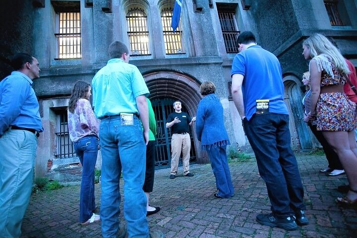 Charleston Haunted Jail Night-Time Walking Tour with Admission to Old City Jail gsw87wKf