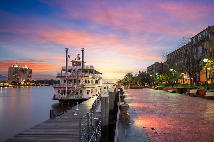 Savannah Waterfront: Pirate Adventure Walking Game VyYy6egc
