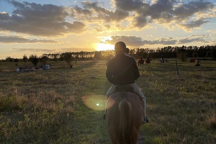Sunset Trail Ride and Campfire Experience at Rock Springs UEa4pd6m