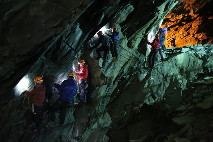 Climb in the Mine BxTjqUEg